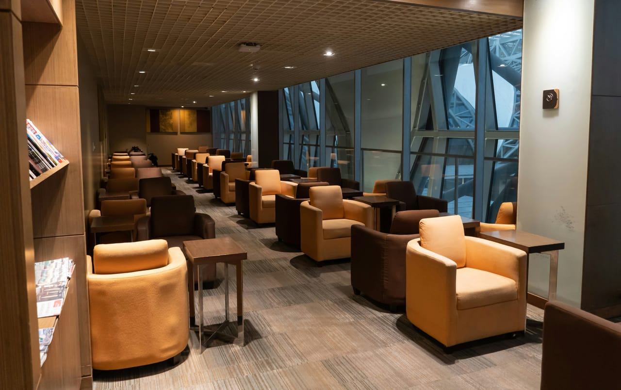 American Airlines Admirals Club Access